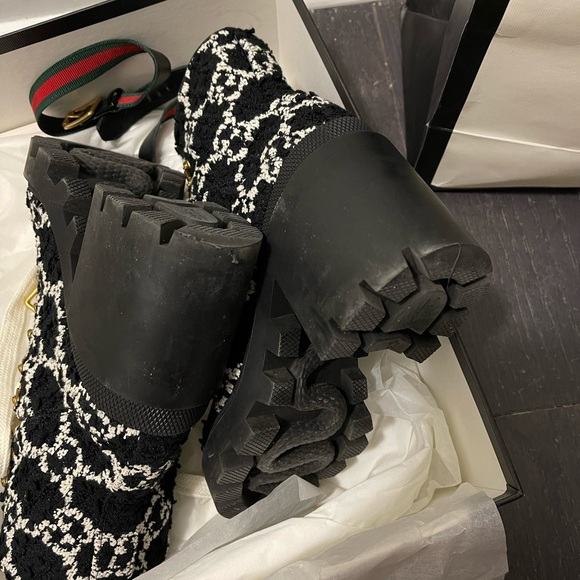 Rarely used Gucci boots come with full pack - Picture 4 of 7